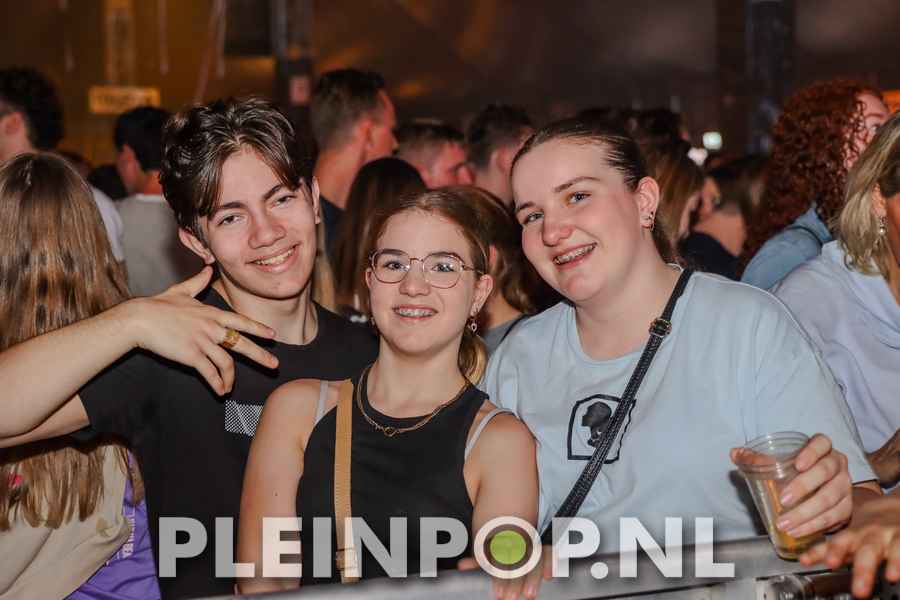 Publiek    Bezoekers (159)